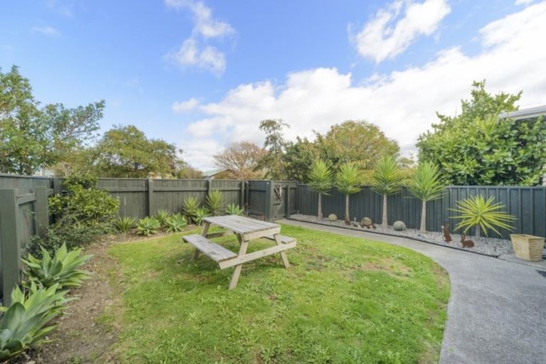 Photo of property in 1 Cohen Place, Milson, Palmerston North, 4414