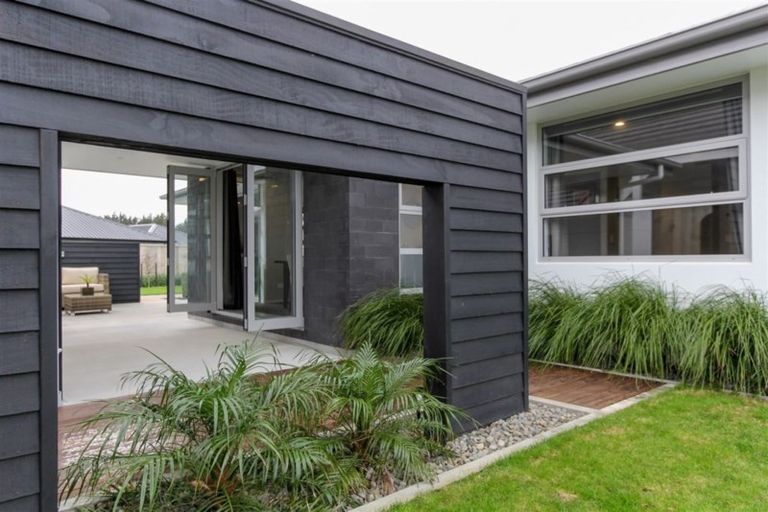 Photo of property in 4 Pebble Beach Court, Waiwhakaiho, New Plymouth, 4312