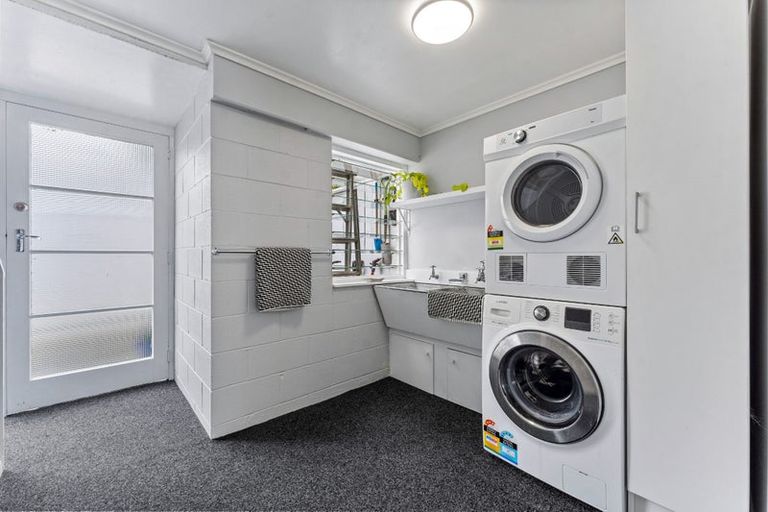 Photo of property in 2/85 Sylvan Avenue, Northcote, Auckland, 0627