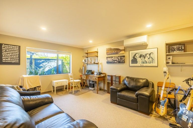 Photo of property in 32 Millennium Hill, Paraparaumu, 5032