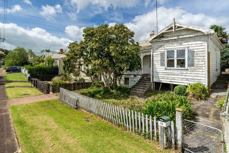 Photo of property in 19 Saint Leonards Road, Devonport, Auckland, 0624