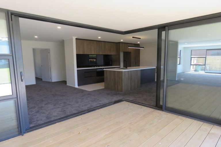 Photo of property in 5 Mackillop Way, Brooklands, New Plymouth, 4310