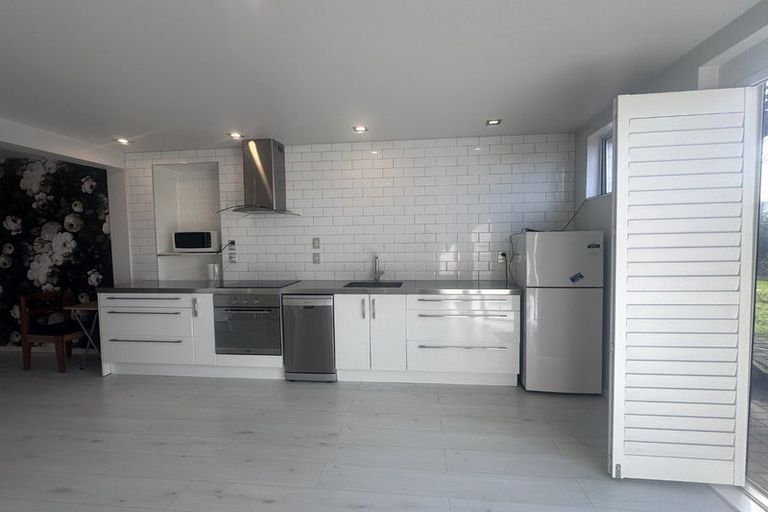 Photo of property in 33 Forrest Hill Road, Milford, Auckland, 0620
