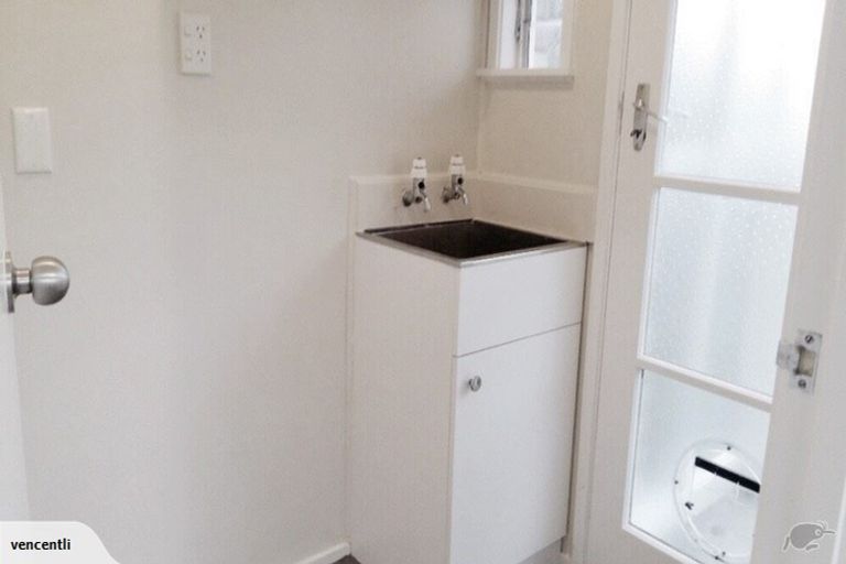 Photo of property in 2/108 Hillside Road, Glenfield, Auckland, 0627