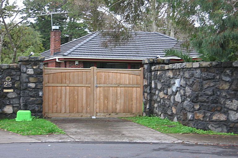 Photo of property in 25 Challinor Street, Pakuranga, Auckland, 2010