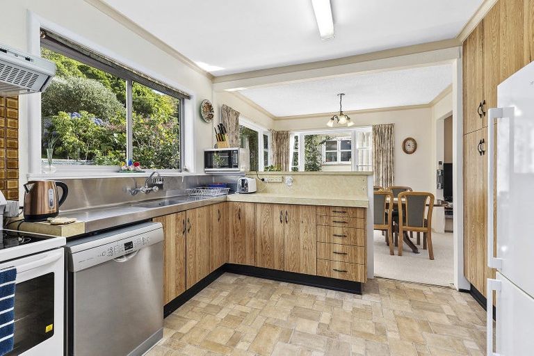 Photo of property in 353 Main Road, Tawa, Wellington, 5028