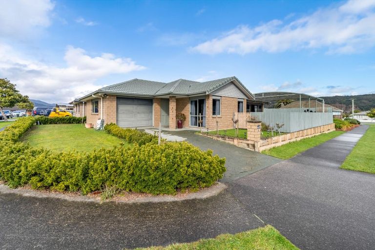 Photo of property in 2 Fraser Colman Grove, Wainuiomata, Lower Hutt, 5014