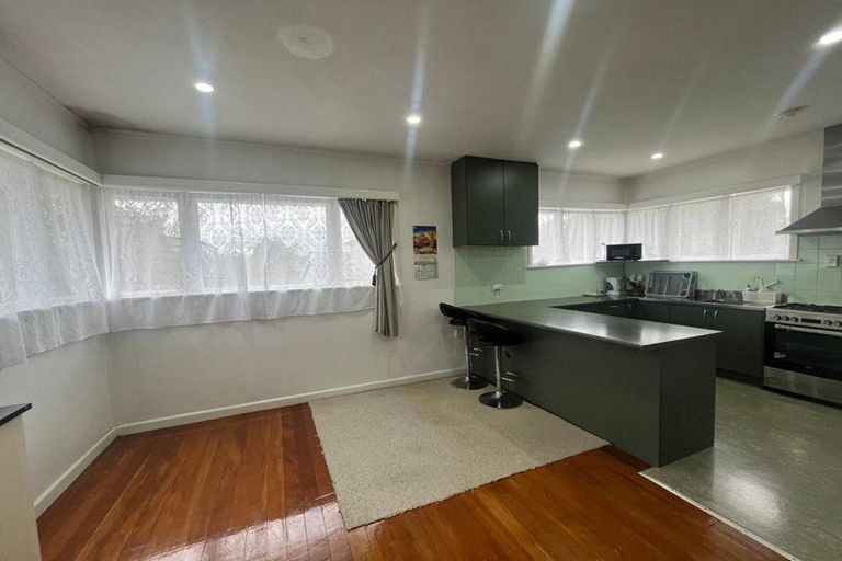 Photo of property in 2/91 Lynwood Road, New Lynn, Auckland, 0600