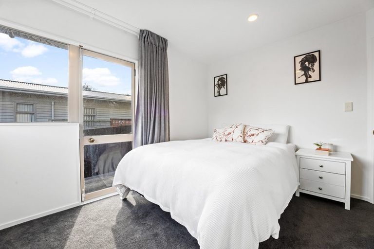 Photo of property in 210 East Coast Road, Forrest Hill, Auckland, 0620