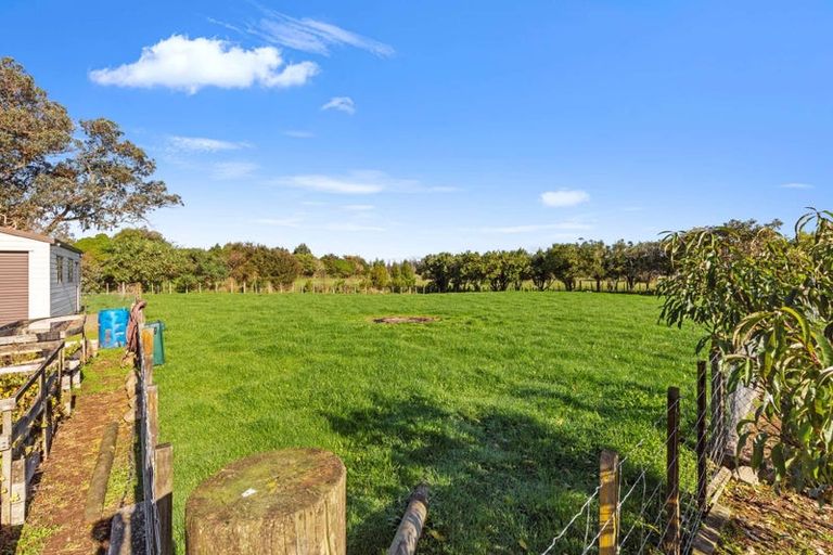 Photo of property in 468 Tararua Road, Levin, 5571