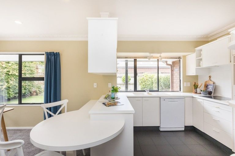 Photo of property in 15a Phoenix Avenue, Hokowhitu, Palmerston North, 4410