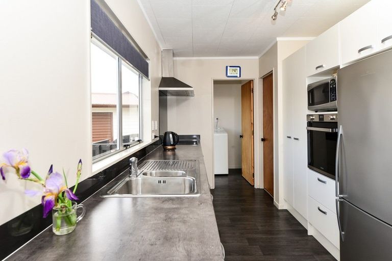 Photo of property in 15 Kentucky Crescent, Nawton, Hamilton, 3200