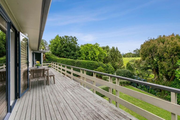 Photo of property in 108a Wairau Road, Oakura, 4314