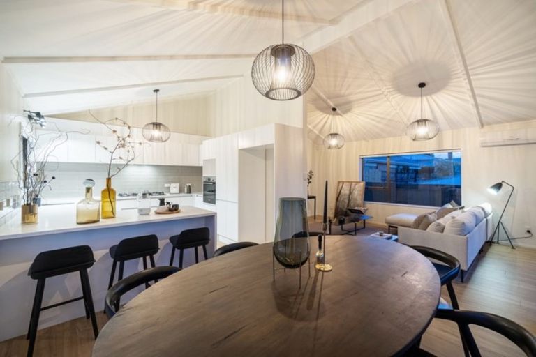 Photo of property in 2/17 Oliver Street, Point Chevalier, Auckland, 1022