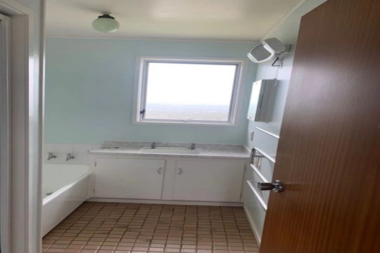 Photo of property in 1 Redcoat Place, Cockle Bay, Auckland, 2014