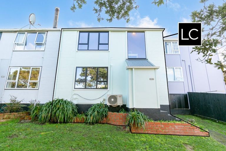 Photo of property in 118 Akaroa Drive, Maupuia, Wellington, 6022