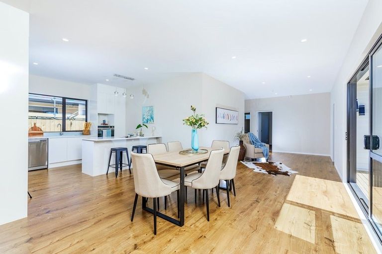 Photo of property in 4 Konoba Avenue, Kumeu, 0810