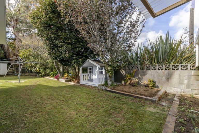 Photo of property in 25 Waiwera Place, Merrilands, New Plymouth, 4312