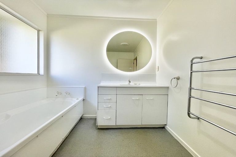 Photo of property in 26 Dale Road, Whenuapai, Auckland, 0618