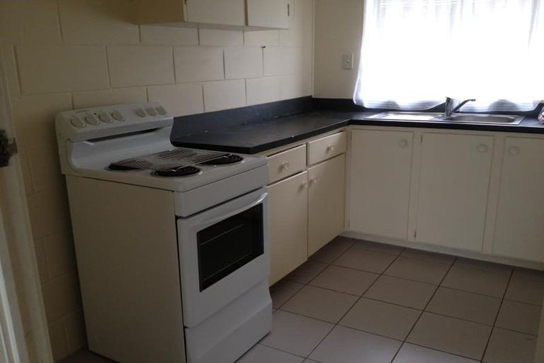 Photo of property in 2/98 Birkdale Road, Birkdale, Auckland, 0626