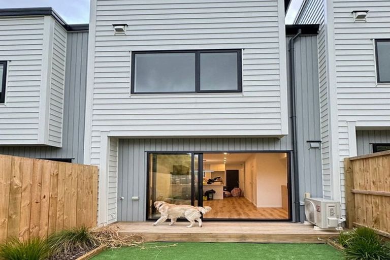 Photo of property in 5/9 Flanshaw Road, Te Atatu South, Auckland, 0610