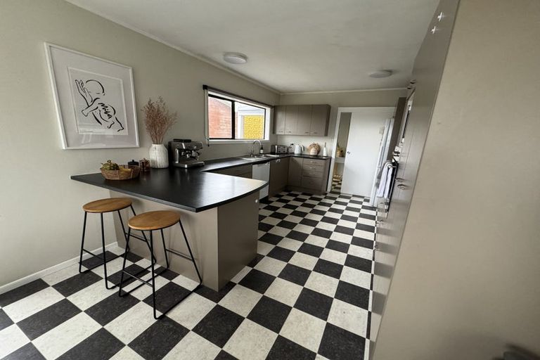 Photo of property in 42 Edgecombe Street, Newlands, Wellington, 6037