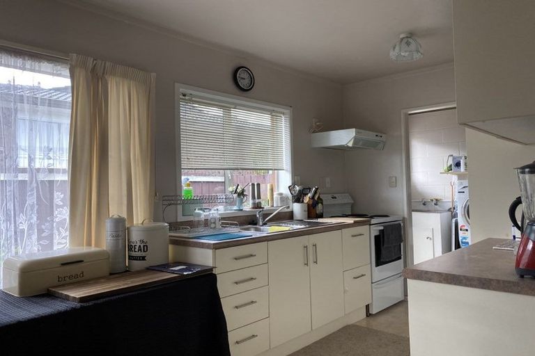 Photo of property in 2/32 Highland Park Drive, Highland Park, Auckland, 2010