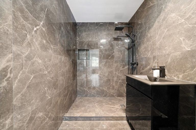 Photo of property in 13 San Martin Place, Goodwood Heights, Auckland, 2105