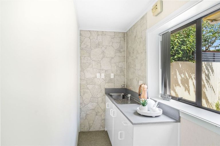 Photo of property in 121 Denise Crescent, Hornby, Christchurch, 8042