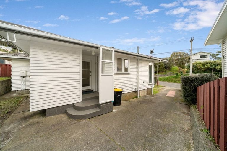 Photo of property in 37 Black Rock Road, Newlands, Wellington, 6037