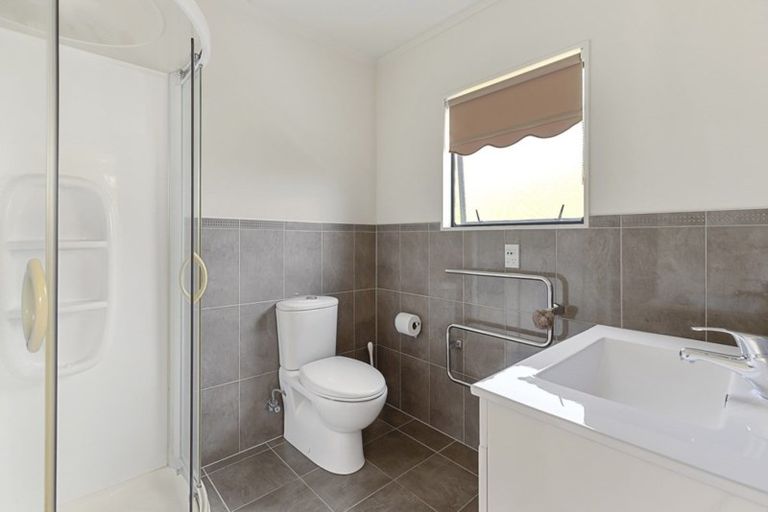 Photo of property in 13 Lanyon Place, Whitby, Porirua, 5024