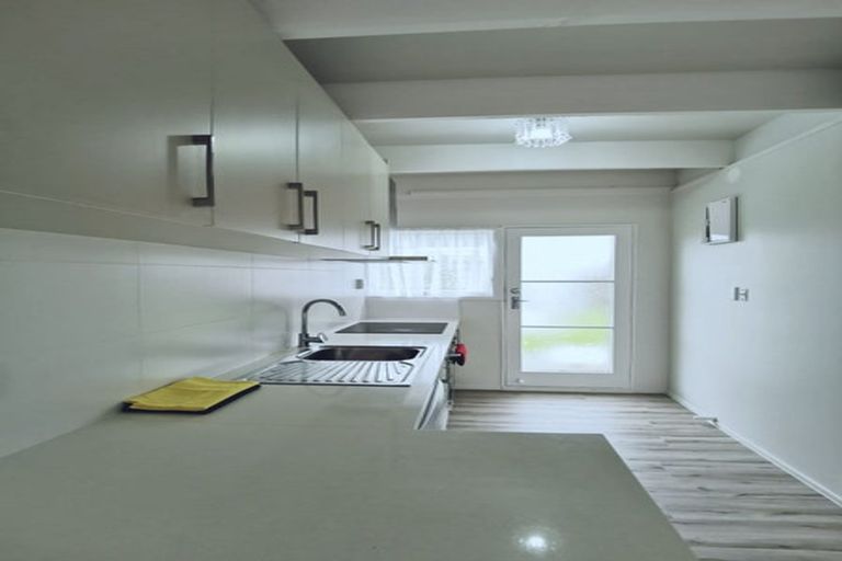 Photo of property in 2/39 Rathgar Road, Henderson, Auckland, 0610