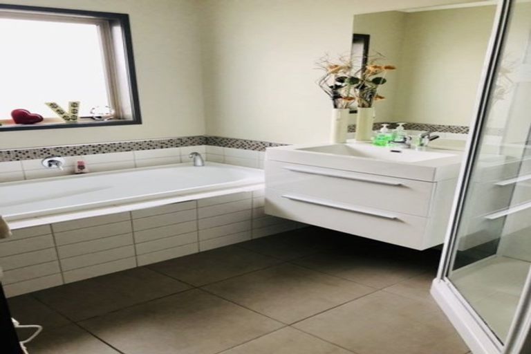 Photo of property in 11 Trauzer Place, Flagstaff, Hamilton, 3210