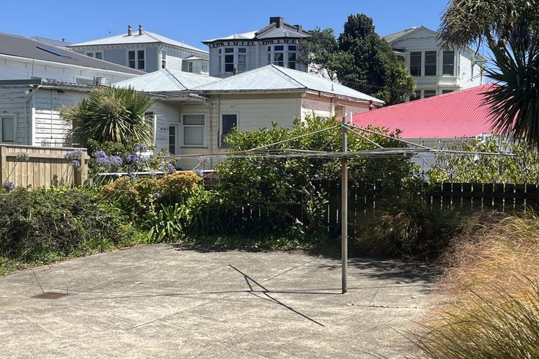 Photo of property in 118 Austin Street, Mount Victoria, Wellington, 6011
