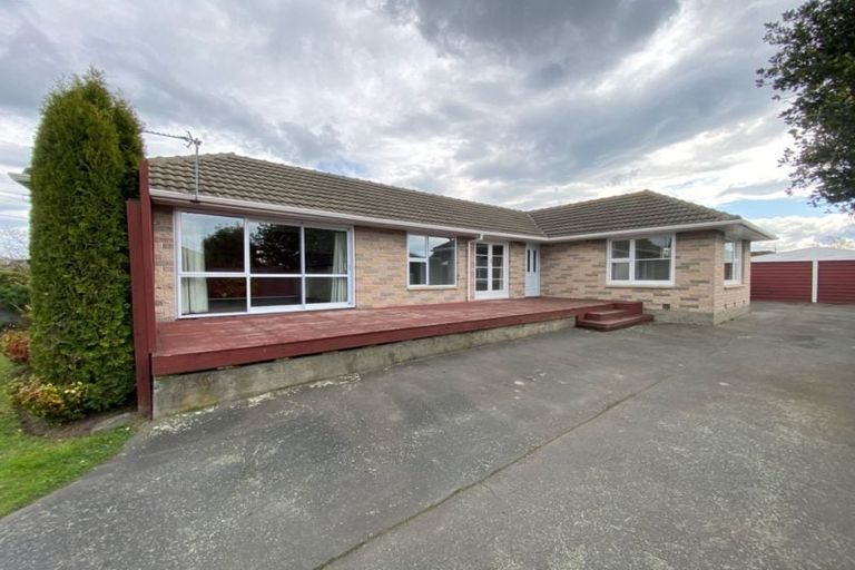 Photo of property in 69 Liverton Crescent, Bishopdale, Christchurch, 8053