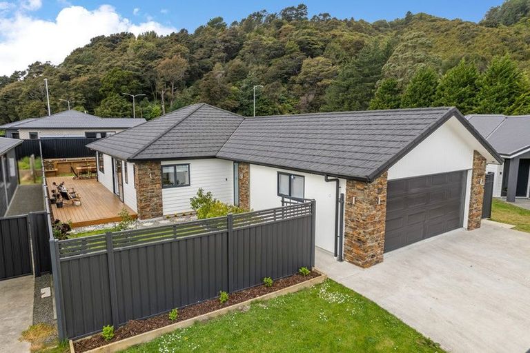 Photo of property in 11 Salisbury Crescent, Wallaceville, Upper Hutt, 5018