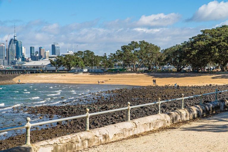 Photo of property in 2/5 King Edward Parade, Devonport, Auckland, 0624