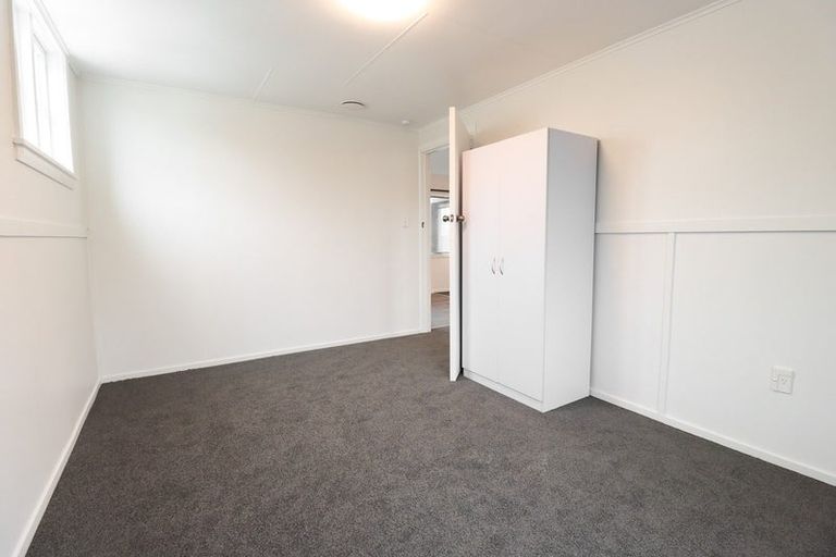 Photo of property in 16 Coromandel Court, Roslyn, Palmerston North, 4414