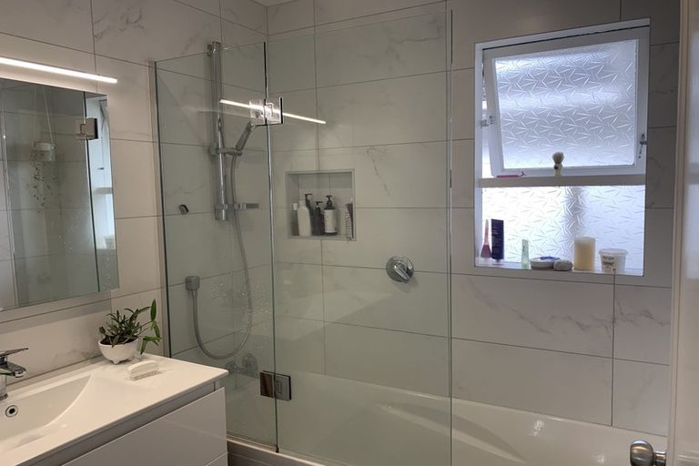 Photo of property in 1/30 Kea Place, Mangere Bridge, Auckland, 2022