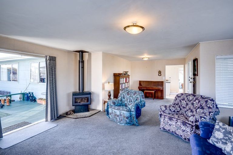 Photo of property in 68 Tait Drive, Greenmeadows, Napier, 4112