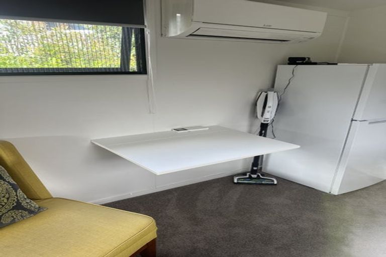 Photo of property in 8 Glendawn Place, Bayview, Auckland, 0629