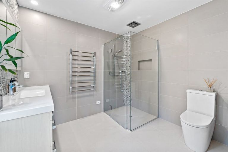 Photo of property in 11 Hugh Green Drive, Pinehill, Auckland, 0632