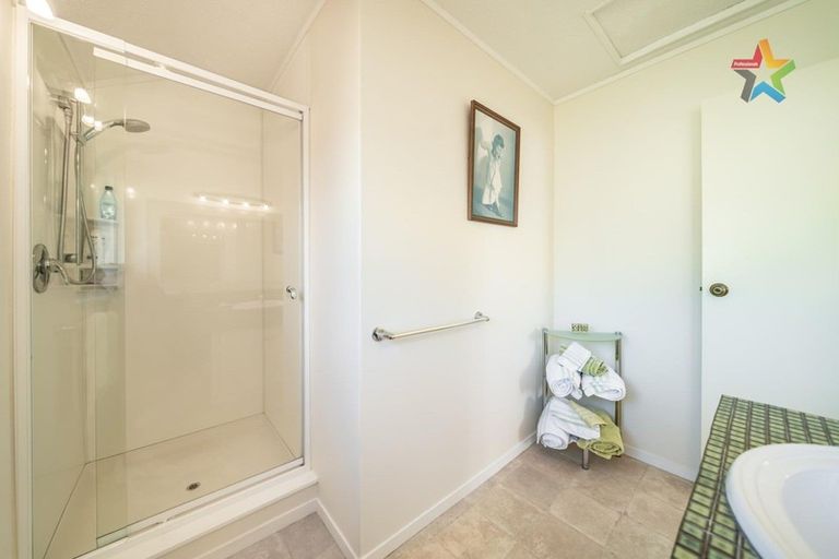 Photo of property in 22 Waddington Drive, Naenae, Lower Hutt, 5011