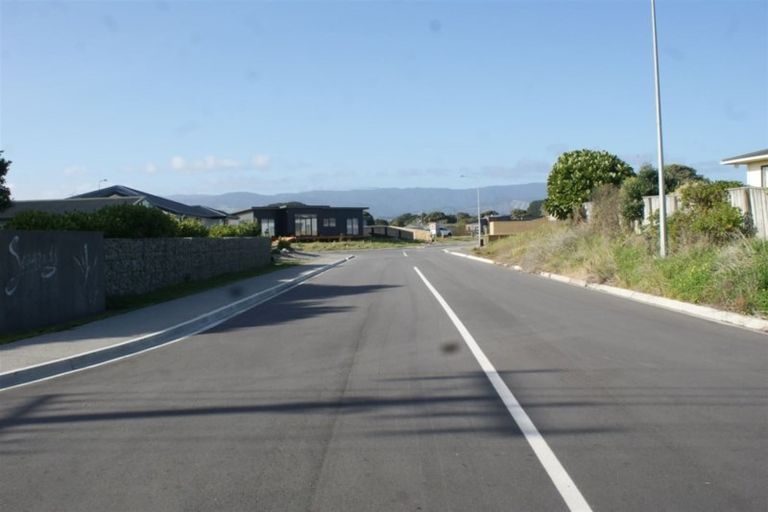 Photo of property in 10 Seagrass Place, Otaki Beach, Otaki, 5512