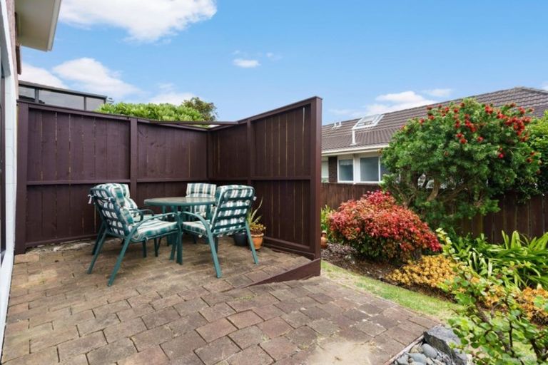 Photo of property in 1/74 Dalwhinnie Parade, Highland Park, Auckland, 2010