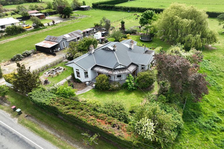 Photo of property in 66 Timaru Road, Waimate, 7924