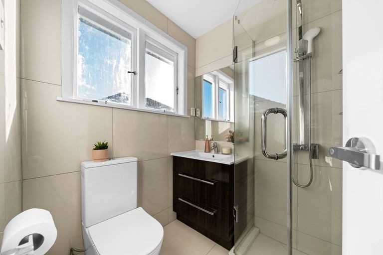 Photo of property in 71 Larnoch Road, Henderson, Auckland, 0610