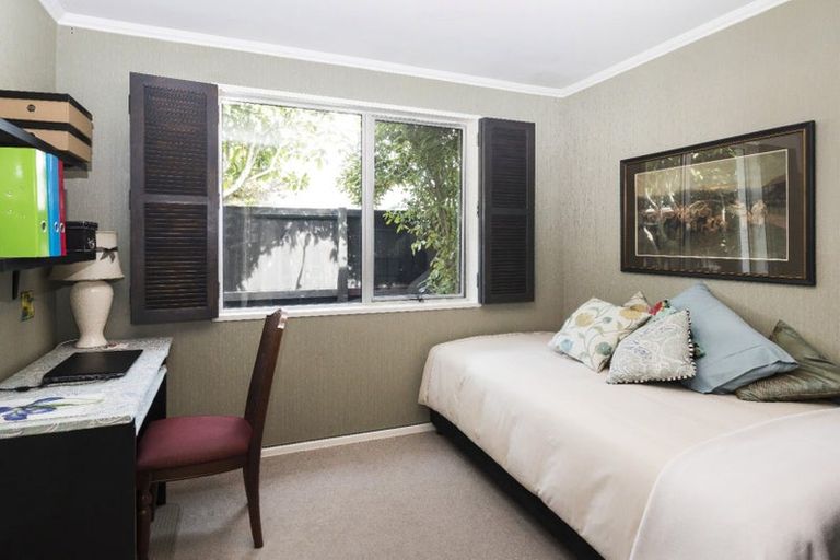 Photo of property in 2/22 Strowan Road, Strowan, Christchurch, 8052