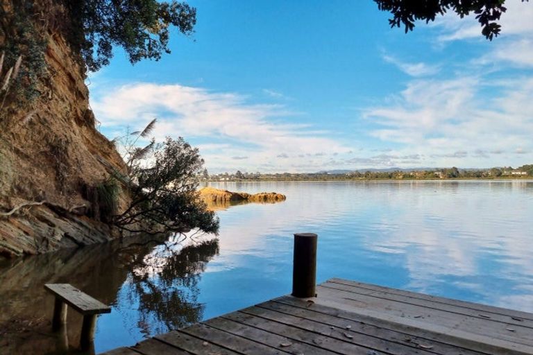 Photo of property in 15a Chatham Avenue, Paremoremo, Auckland, 0632