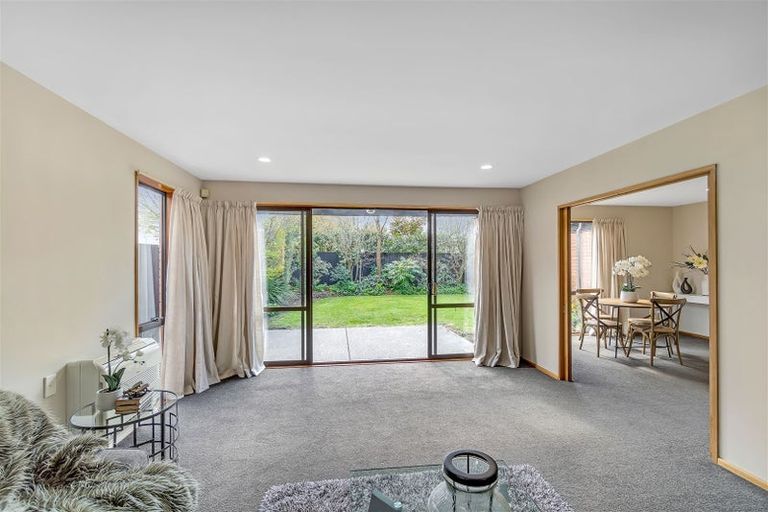 Photo of property in 27b Bryndwr Road, Fendalton, Christchurch, 8052